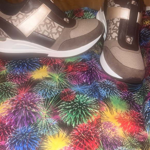 Fits narrow feet - Picture 2 of 2